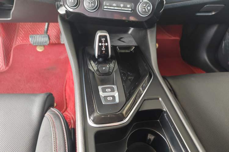 Used Lynk & Co 02 2018 1.5T DCT Two-Wheel Drive Pro Version China V Emission Standard Gear Lever