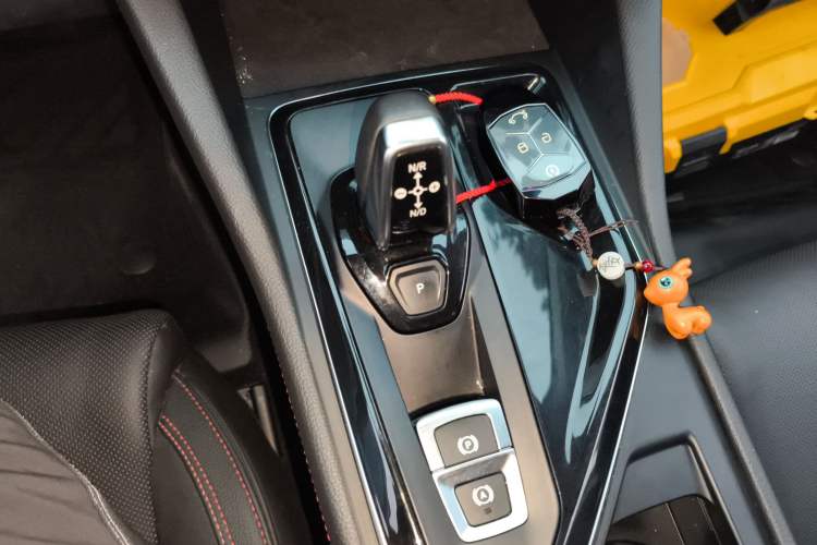 Used Lynk & Co 02 2018 1.5T DCT Two-Wheel Drive Pro Version China V Emission Standard Gear Lever