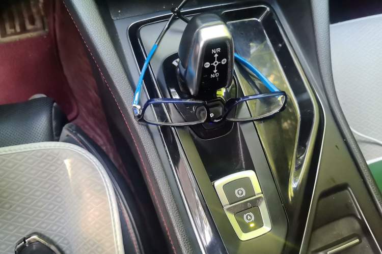 Used Lynk & Co 02 2018 1.5T DCT Two-Wheel Drive Pro Version China V Emission Standard Gear Lever