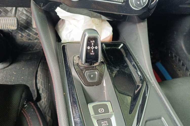 Used Lynk & Co 02 2018 1.5T DCT Two-Wheel Drive Sporty Version China V Standard Gear Lever