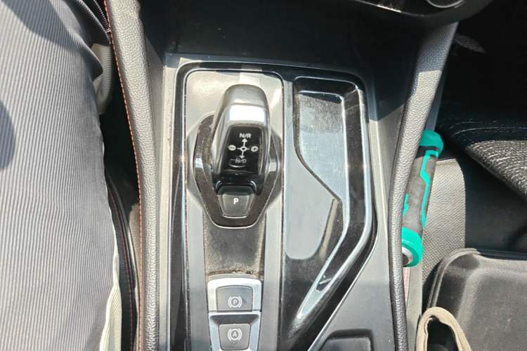 Used Lynk & Co 02 2018 1.5T DCT Two-Wheel Drive Sporty Version China V Standard Gear Lever