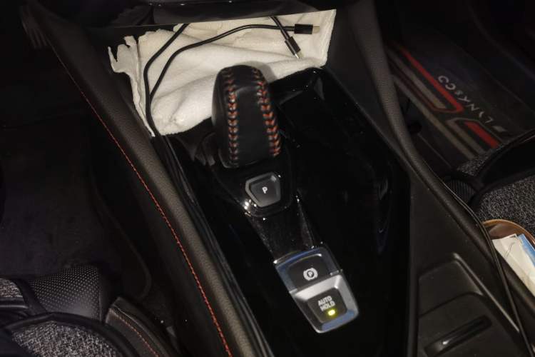 Used Lynk & Co 02 2018 1.5T DCT Two-Wheel Drive Pro Version China V Emission Standard Gear Lever