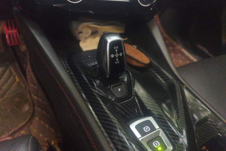 Used Lynk & Co 02 2018 1.5T DCT Two-Wheel Drive Pro Version China V Emission Standard Gear Lever