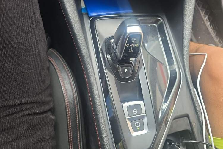 Used Lynk & Co 02 2018 1.5T DCT Two-Wheel Drive Pro Version China V Emission Standard Gear Lever