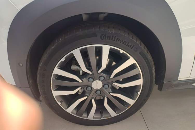 Used Lynk & Co 02 2018 2.0T DCT 4x4 Sport Pro Edition China V Standard Left Front Wheel Hub