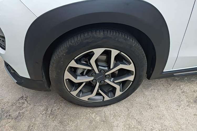 Used Lynk & Co 02 2018 1.5T DCT Two-Wheel Drive Pro Version China V Emission Standard Left Front Wheel Hub