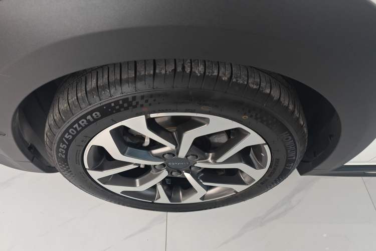 Used Lynk & Co 02 2018 1.5T DCT Two-Wheel Drive Pro Version China V Emission Standard Left Front Wheel Hub