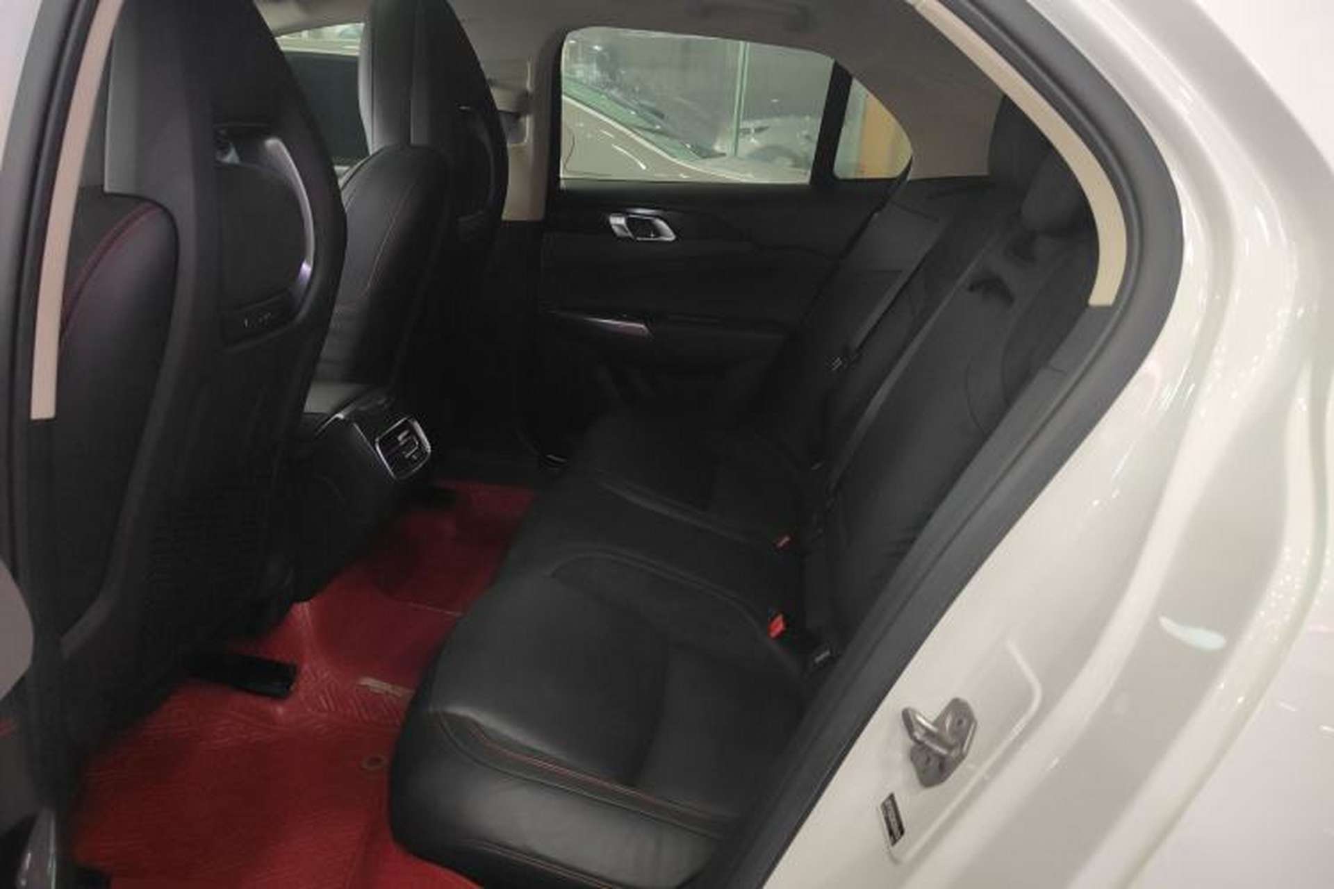Used Lynk & Co 02 2018 1.5T DCT Two-Wheel Drive Sporty Version China V Standard Left Rear Seat