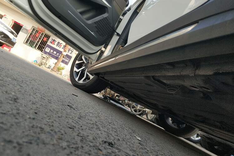 Used Lynk & Co 02 2018 1.5T DCT Two-Wheel Drive Sporty Version China V Standard Left Side Sill