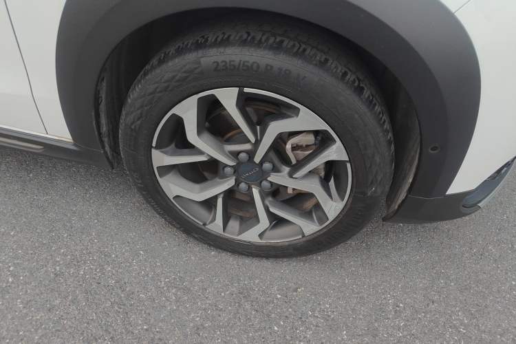 Used Lynk & Co 02 2018 2.0T DCT 4x4 Sport Pro Version China VI Standard Right Front Wheel Hub