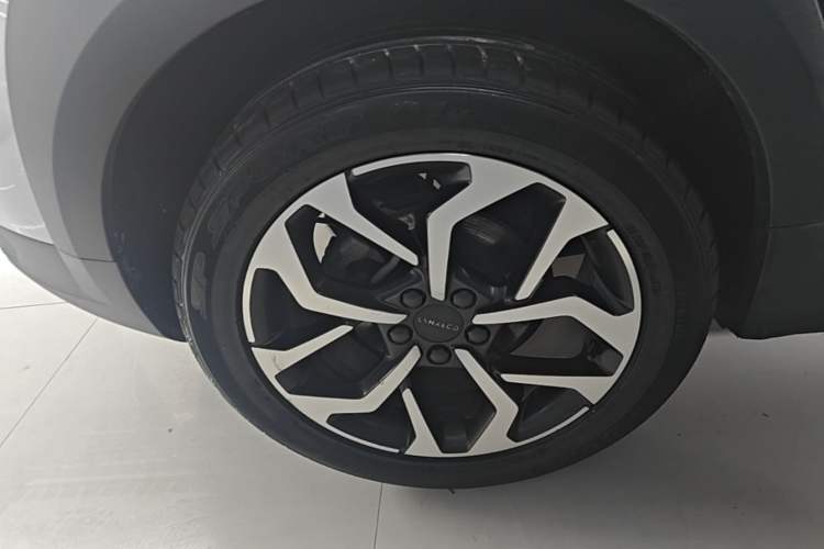 Used Lynk & Co 02 2018 1.5T DCT Two-Wheel Drive Sporty Version China V Standard Right Rear Wheel Hub