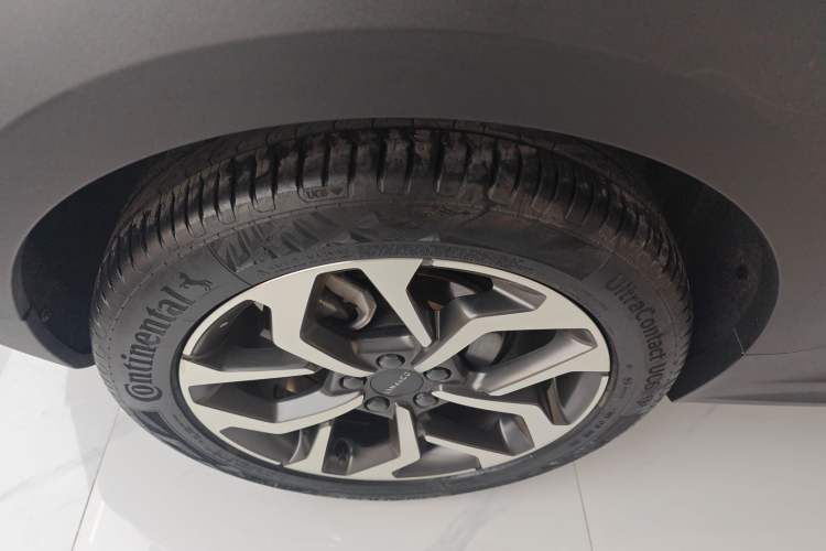 Used Lynk & Co 02 2018 1.5T DCT Two-Wheel Drive Pro Version China V Emission Standard Right Rear Wheel Hub