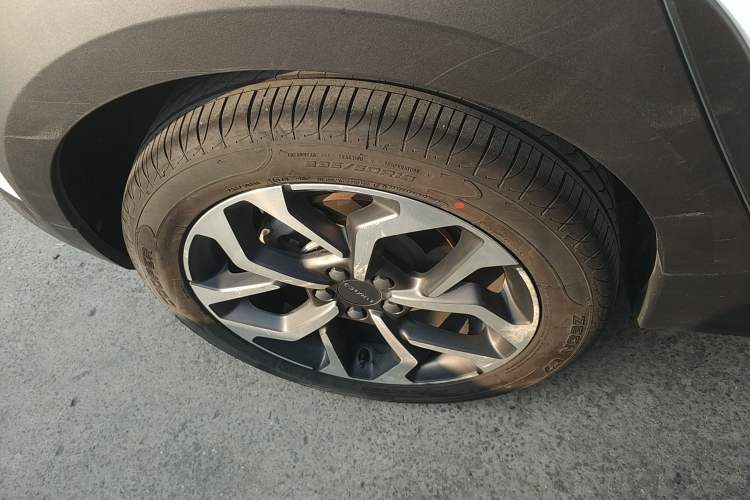 Used Lynk & Co 02 2018 1.5T DCT Two-Wheel Drive Sporty Version China V Standard Right Rear Wheel Hub