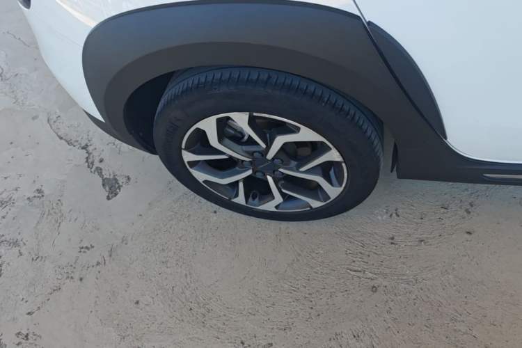 Used Lynk & Co 02 2018 1.5T DCT Two-Wheel Drive Sporty Version China V Standard Right Rear Wheel Hub