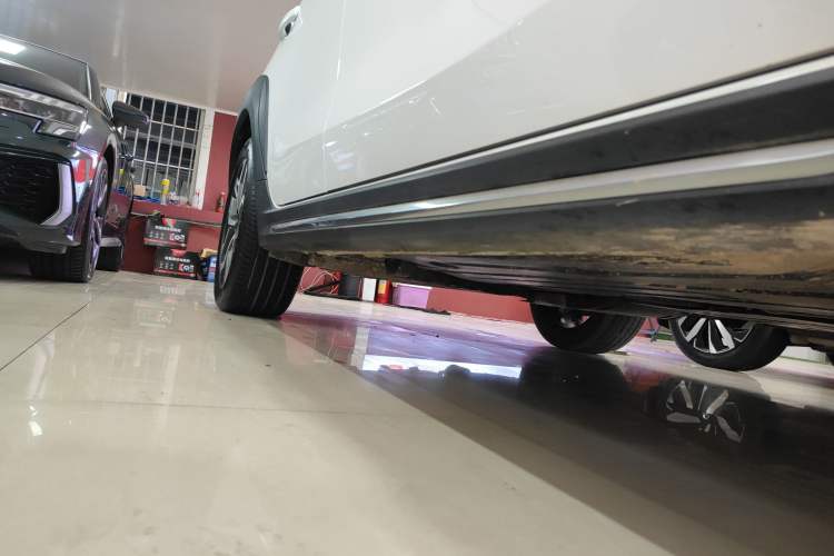 Used Lynk & Co 02 2018 1.5T DCT Two-Wheel Drive Sporty Version China V Standard Right Side Sill