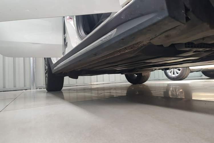 Used Lynk & Co 02 2018 2.0T DCT 4x4 Sport Pro Edition China V Standard Right Side Sill