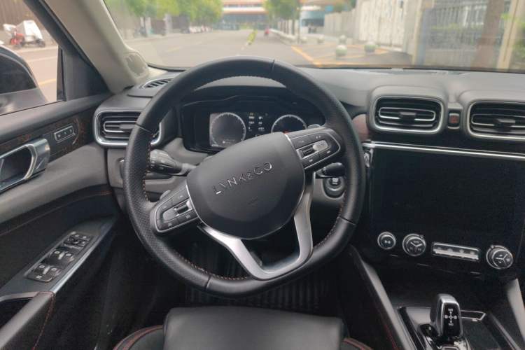 Used Lynk & Co 02 2018 1.5T DCT Two-Wheel Drive Pro Version China V Emission Standard Steering Wheel