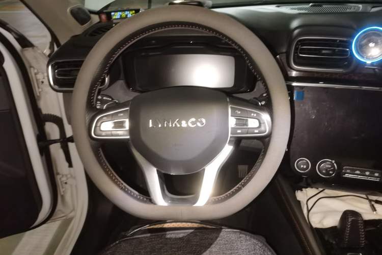 Used Lynk & Co 02 2018 1.5T DCT Two-Wheel Drive Pro Version China V Emission Standard Steering Wheel