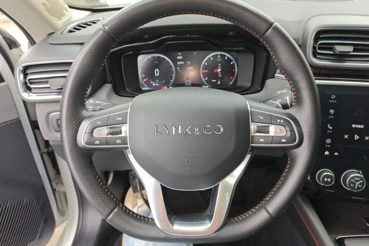 Used Lynk & Co 02 2018 1.5T DCT Two-Wheel Drive Pro Version China V Emission Standard Steering Wheel