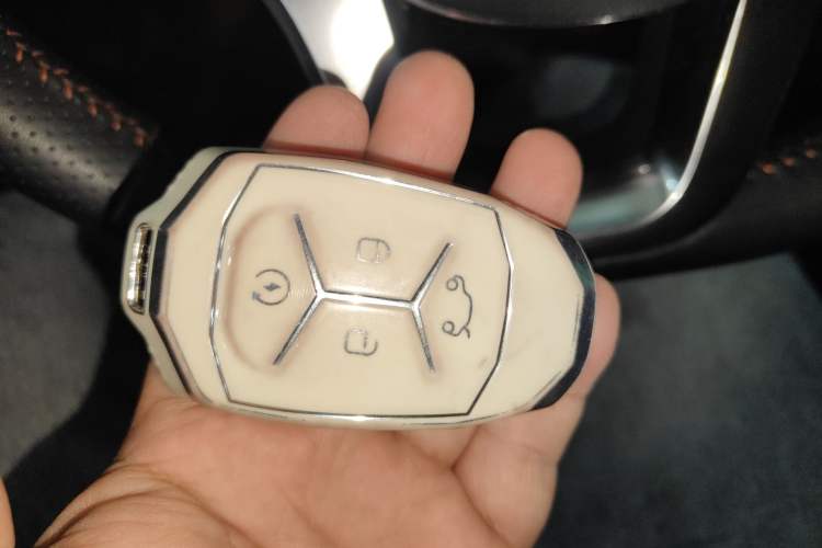 Used Lynk & Co 02 2018 1.5T DCT Two-Wheel Drive Sporty Version China V Standard Vehicle Key