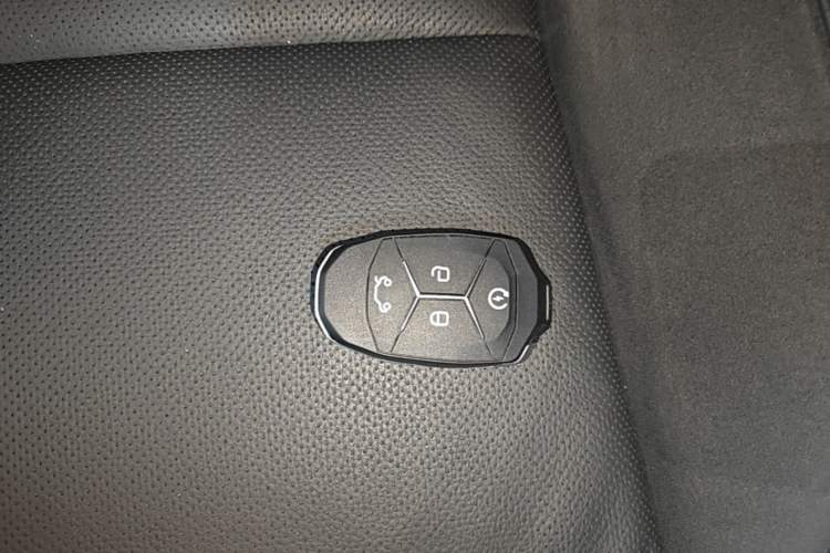 Used Lynk & Co 02 2018 1.5T DCT Two-Wheel Drive Sporty Version China V Standard Vehicle Key