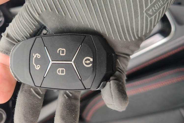 Used Lynk & Co 02 2018 1.5T DCT Two-Wheel Drive Pro Version China V Emission Standard Vehicle Key