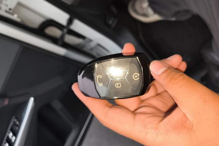 Used Lynk & Co 02 2018 1.5T DCT Two-Wheel Drive Pro Version China V Emission Standard Vehicle Key