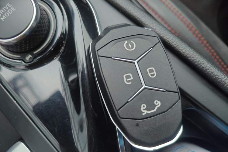 Used Lynk & Co 02 2018 2.0T DCT 4x4 Sport Pro Version China VI Standard Vehicle Key