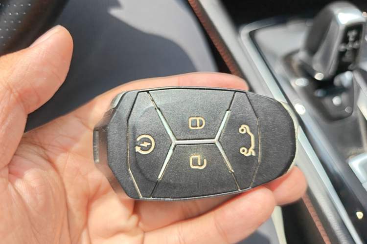 Used Lynk & Co 02 2018 1.5T DCT Two-Wheel Drive Sporty Version China V Standard Vehicle Key