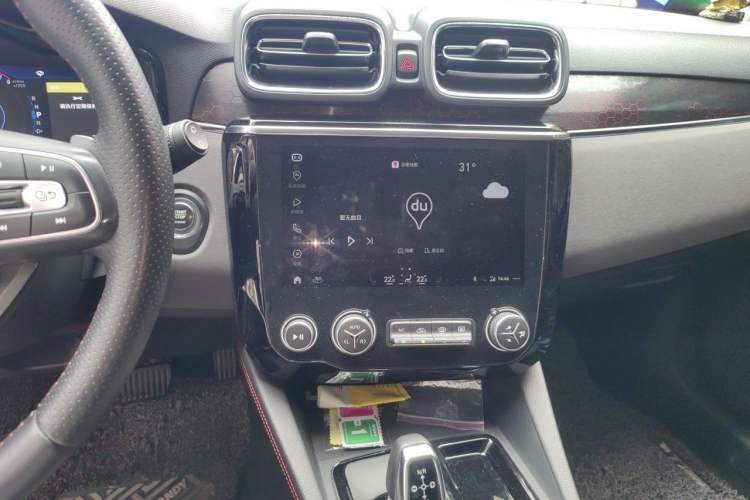 Used Lynk & Co 02 2019 1.5T DCT Two-Wheel Drive Pro Edition China VI Standard Audio And AC Panel