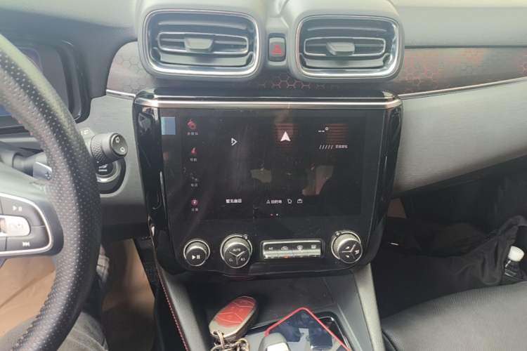 Used Lynk & Co 02 2019 1.5T DCT Two-Wheel Drive Pro Edition China VI Standard Audio And AC Panel