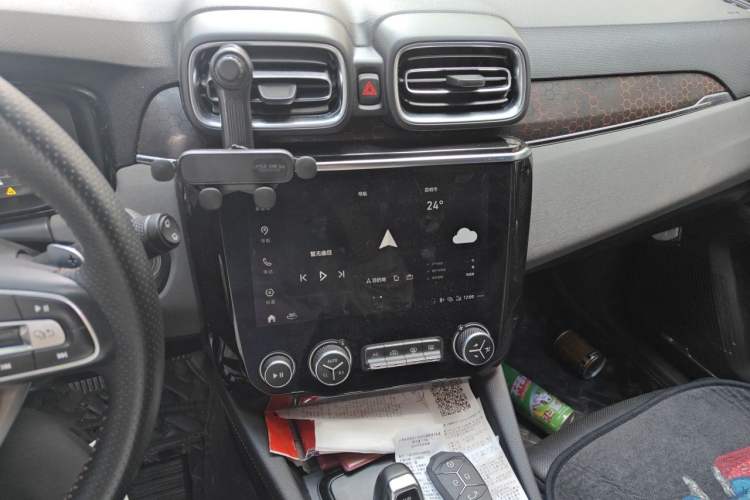 Used Lynk & Co 02 2019 1.5T DCT Two-Wheel Drive Pro Edition China VI Standard Audio And AC Panel