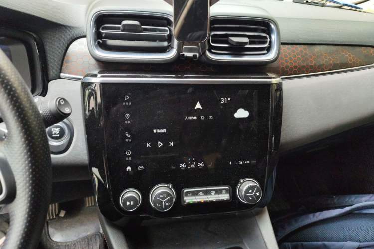 Used Lynk & Co 02 2019 1.5T DCT Two-Wheel Drive Pro Edition China VI Standard Audio And AC Panel