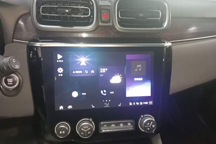 Used Lynk & Co 02 2019 1.5T DCT Two-Wheel Drive Pro Edition China VI Standard Audio And AC Panel