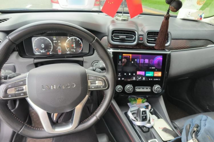 Used Lynk & Co 02 2019 High-Energy Edition 2.0T Automatic Two-Wheel Drive Pro Version China VI Standard Center Console