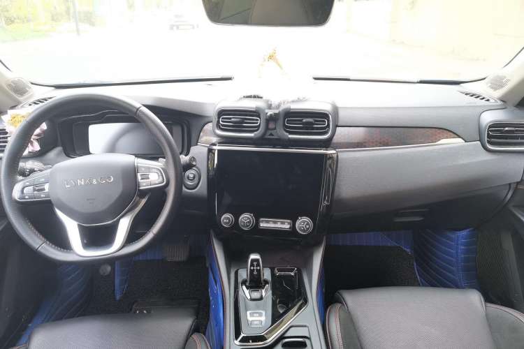 Used Lynk & Co 02 2019 1.5T DCT Two-Wheel Drive Pro Edition China VI Standard Center Console
