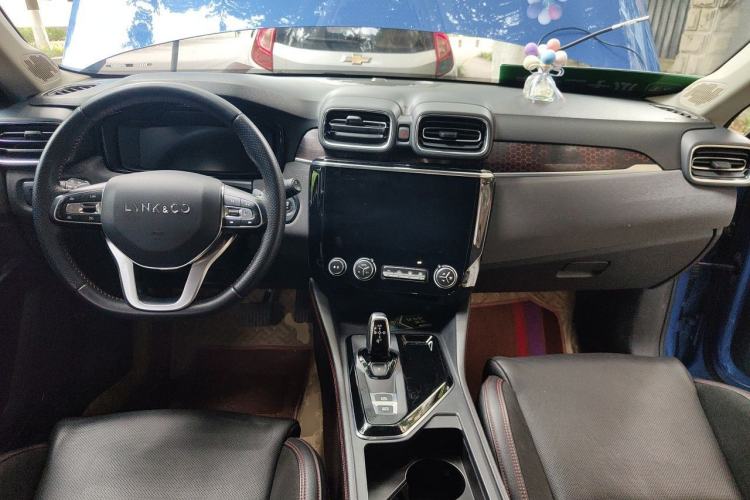 Used Lynk & Co 02 2019 1.5T DCT Two-Wheel Drive Pro Edition China VI Standard Center Console