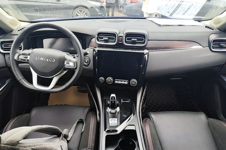 Used Lynk & Co 02 2019 1.5T DCT Two-Wheel Drive Pro Edition China VI Standard Center Console