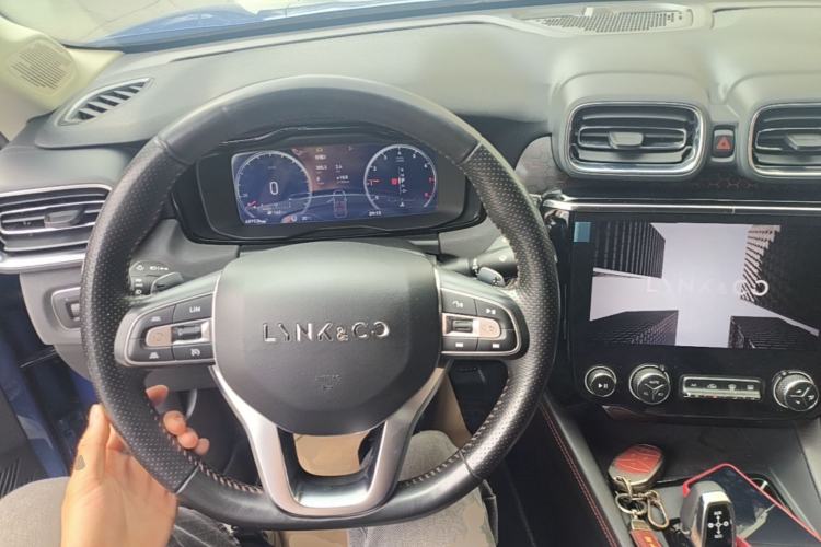 Used Lynk & Co 02 2019 1.5T DCT Two-Wheel Drive Pro Edition China VI Standard Center Console