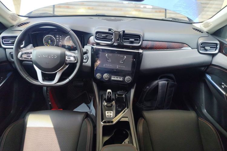 Used Lynk & Co 02 2019 High-Energy Edition 2.0T Automatic Two-Wheel Drive Pro Version China VI Standard Center Console