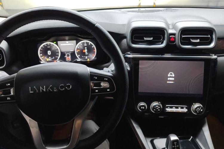 Used Lynk & Co 02 2019 High-Energy Edition 2.0T Automatic Two-Wheel Drive Pro Version China VI Standard Center Console