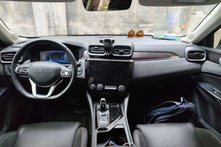 Used Lynk & Co 02 2019 1.5T DCT Two-Wheel Drive Pro Edition China VI Standard Center Console