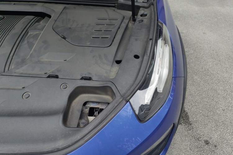 Used Lynk & Co 02 2019 1.5T DCT Two-Wheel Drive Pro Edition China VI Standard Engine Bay Left