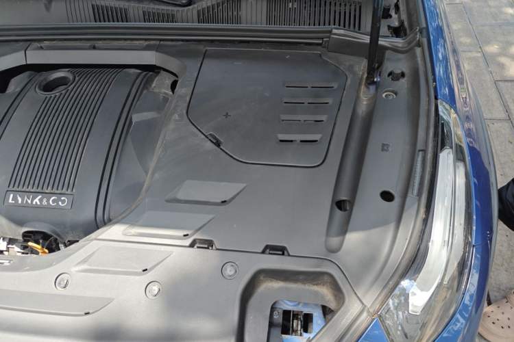 Used Lynk & Co 02 2019 1.5T DCT Two-Wheel Drive Pro Edition China VI Standard Engine Bay Left