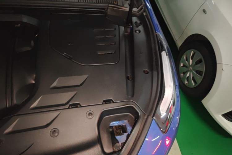 Used Lynk & Co 02 2019 1.5T DCT Two-Wheel Drive Sporty Version China VI Standard Engine Bay Left