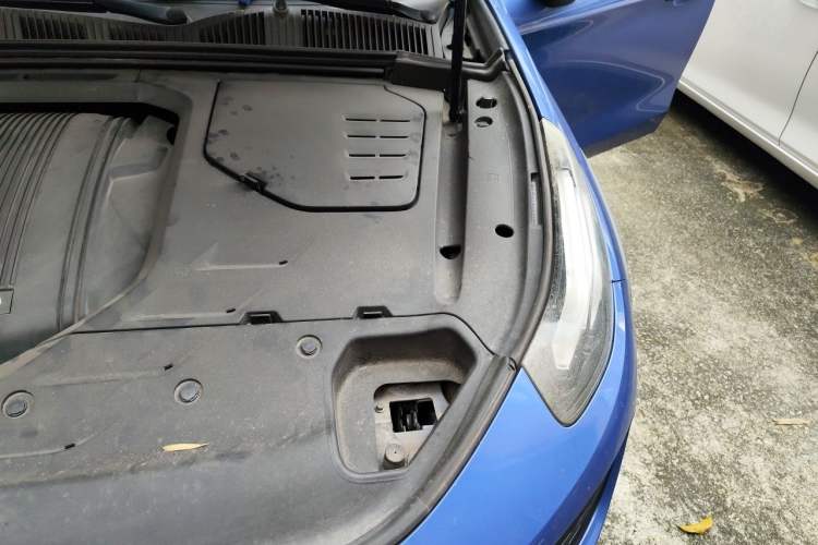 Used Lynk & Co 02 2019 1.5T DCT Two-Wheel Drive Pro Edition China VI Standard Engine Bay Left