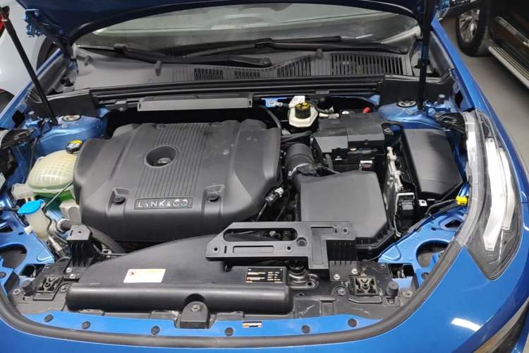 Used Lynk & Co 02 2019 High-Energy Edition 2.0T Automatic Two-Wheel Drive Pro Version China VI Standard Engine Bay