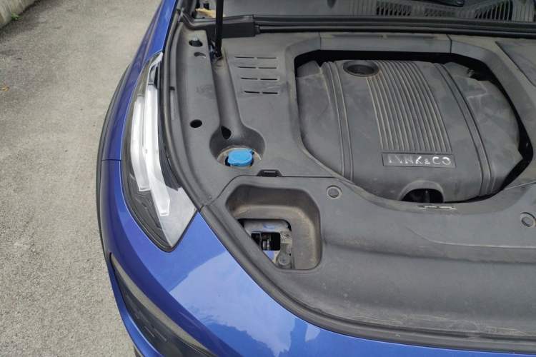 Used Lynk & Co 02 2019 1.5T DCT Two-Wheel Drive Pro Edition China VI Standard Engine Bay Right