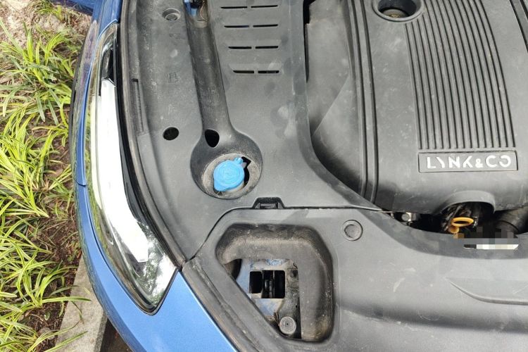 Used Lynk & Co 02 2019 1.5T DCT Two-Wheel Drive Pro Edition China VI Standard Engine Bay Right