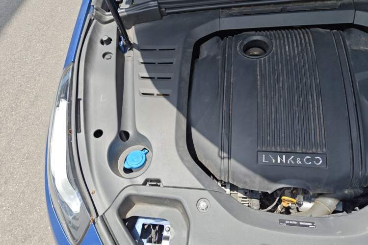 Used Lynk & Co 02 2019 1.5T DCT Two-Wheel Drive Pro Edition China VI Standard Engine Bay Right